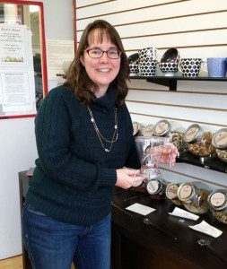 Sandra choosing her tea blend at a tea bar in a book shop